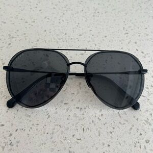 DIFF Black Aviator Sunglasses